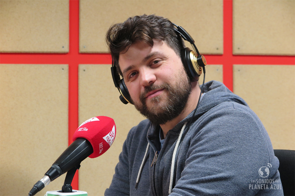 Pablo Muñoz “Papado” durante la entrevista en los estudios de UPV Ràdio.
